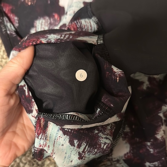 Lululemon cropped pants - Picture 6 of 6